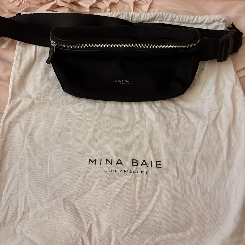 Mina Baie Roe belt bag black/silver nylon